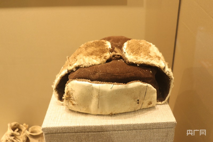 红军暖帽展品（央广网见习记者  苏睿楠  摄）