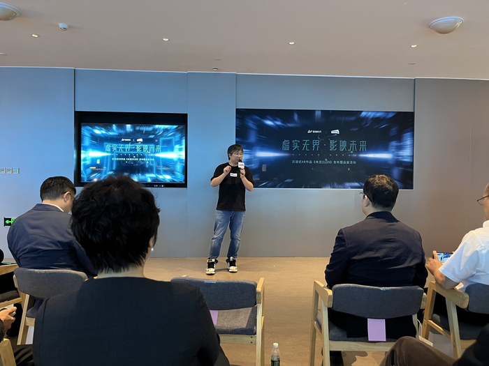 蔚领时代创始人、董事长郭建君在活动现场致辞 图片来源：每经实习记者 郑欣蔚 摄