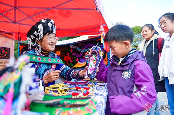 禄劝彝绣书写出一个非遗传承与乡村振兴的双赢故事。