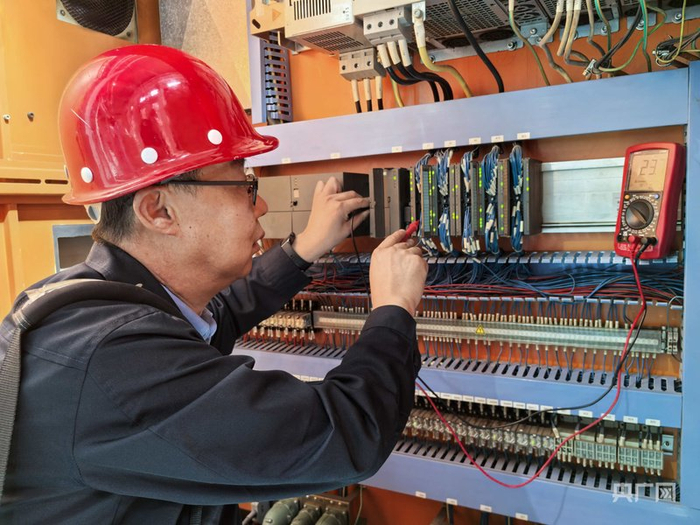 賈永慶在工作一線 （央廣網(wǎng)記者丁安 攝）