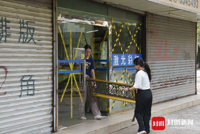 9月23日，珠海市香洲区正在准备歇业的一家打印店。