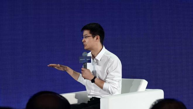 ▲宇树科技创始人兼CEO、CTO王兴兴