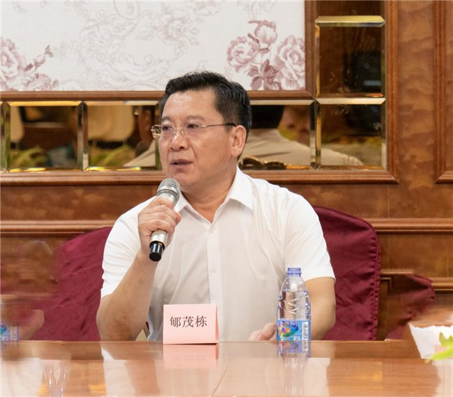 （图：郇茂栋秘书长在大会上讲话）