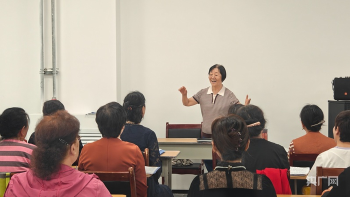 乌鲁木齐市文化馆中丰富多彩的文化活动  （央广网记者郭璁悦  摄）