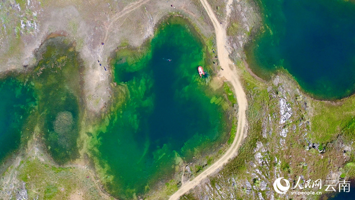 千眼泉景色如画。李文雄摄