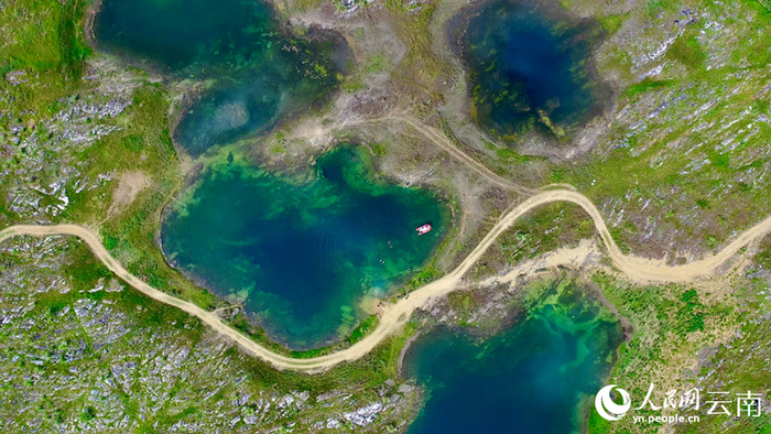 千眼泉景色如画。李文雄摄