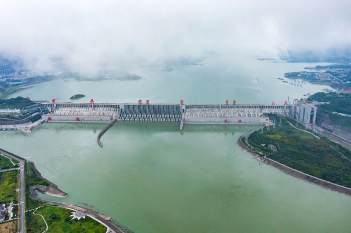 三峡工程在确保上游库区防洪安全的前提下保障水资源综合利用
