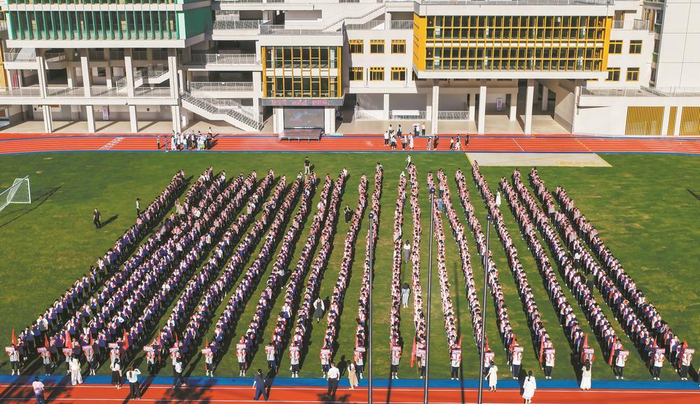 莆田中山中学绶溪校区举行升国旗仪式。（资料图片）