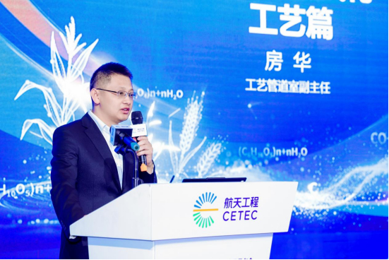图为航天工程工艺管道室副主任房华。