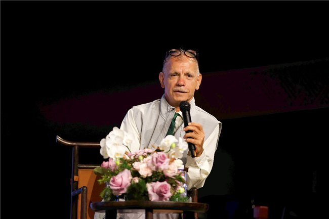 英国著名京剧演员 格伐先生