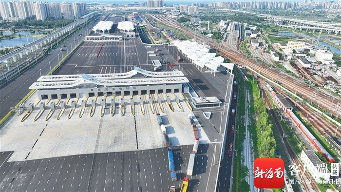 海口新海港和南港“二线口岸”（货运）集中查验场。海南日报全媒体记者 张茂 摄