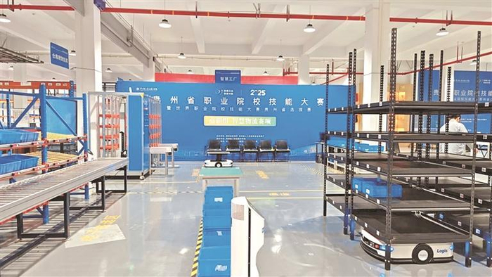贵州轻工职业大学承办的2025年贵州省职业院校技能大赛“智慧物流”赛项现场。        （贵州轻工职业大学供图）