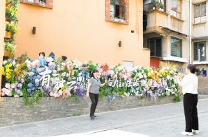 市民在先生坡網(wǎng)紅打卡地留影。記者劉凱達(dá)攝