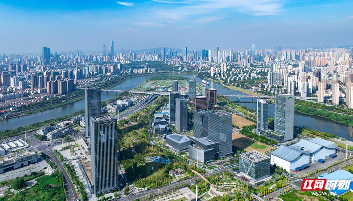 瀏陽河畔，馬欄山視頻文創(chuàng)產(chǎn)業(yè)園生機(jī)盎然。