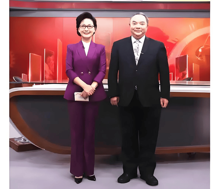 罗大友接受央视主持人采访