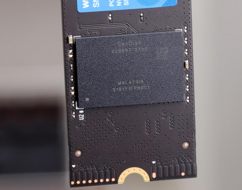 图注：WD Blue SN5100 NVMe SSD采用了闪迪BiCS8 QLC 3D CBA NAND闪存颗粒