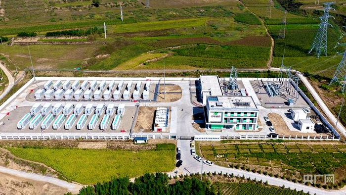 俯瞰混合储能独立调频电站（央广网记者  张晋鹏  摄）