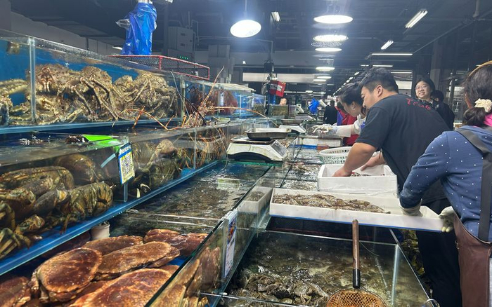 北京新发地市场，节前海鲜类产品销量明显增长。新京报记者 陈琳 摄