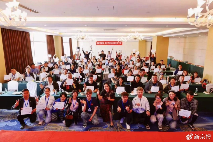 （图片来源：波波笑剧场脱口秀演员训练营）