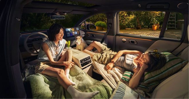 理想 i6 虽然身材小，但内部空间大，而且前排可以放平成为一张大床 | 图片来源：理想汽车