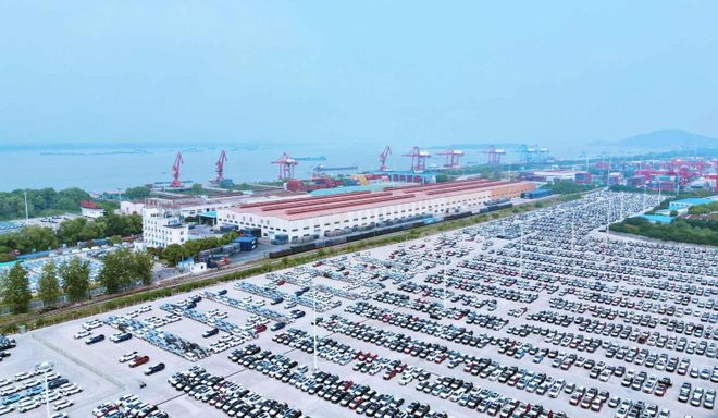  芜湖港国际码头待发全球市场的奇瑞汽车  图片来源：受访者提供