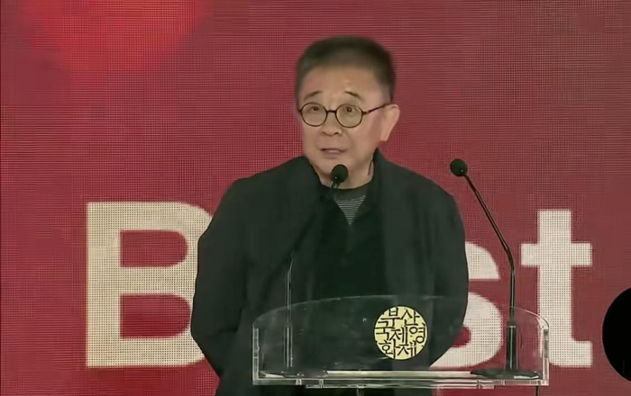 张律导演在领奖现场