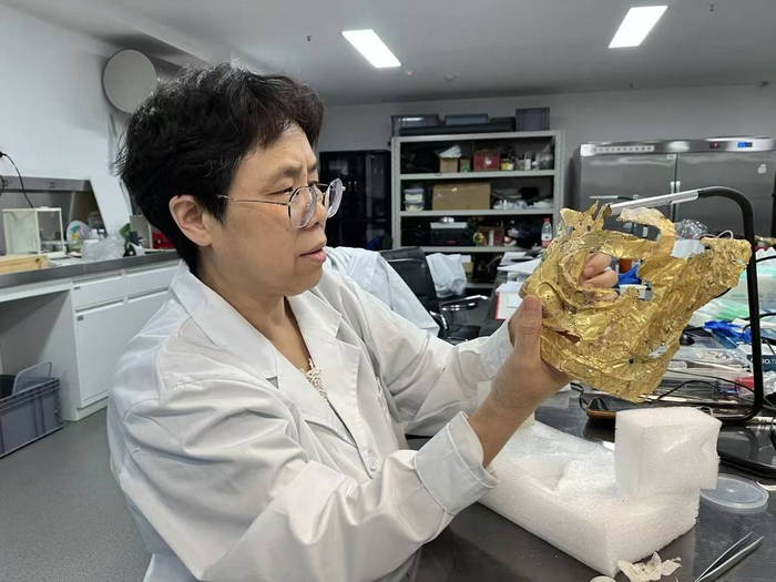 马燕如与三星堆出土的金面具