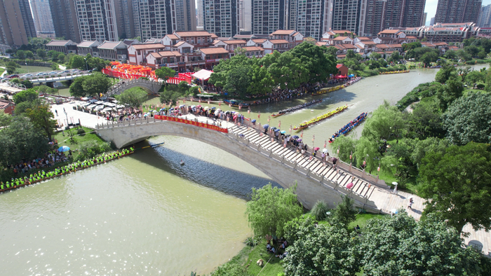 九十九灣“閩南水鄉(xiāng)”示范段舉辦龍舟賽。水利部供圖