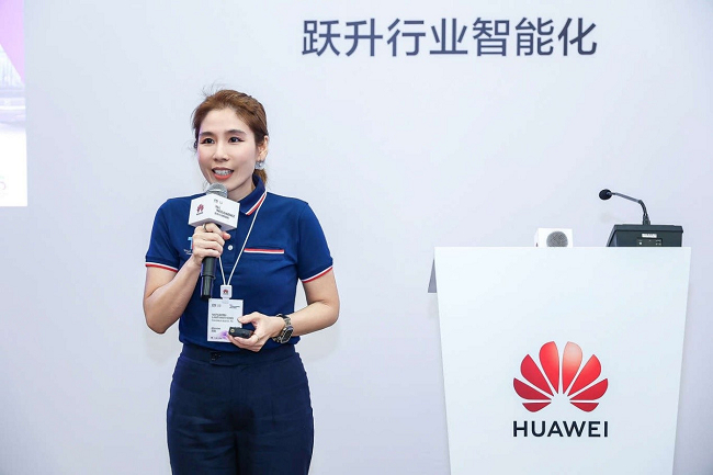     泰国的微笑巴士有限公司（TSB）营销与品牌副总裁NapasornLamthanthong