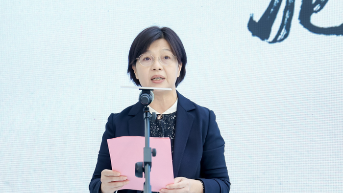 图为福建省政协副主席黄玲