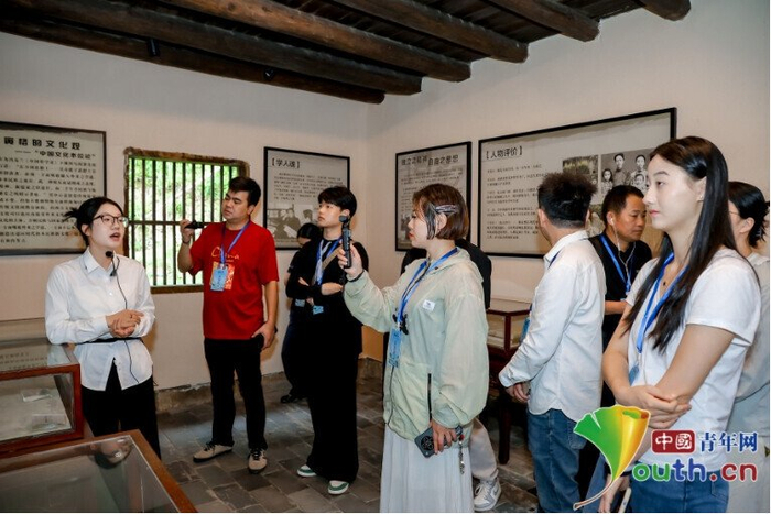 　　采访团走进陈宝箴陈三立故居陈列馆，探寻“陈门五杰”的家学渊源。九江市委网信办供图