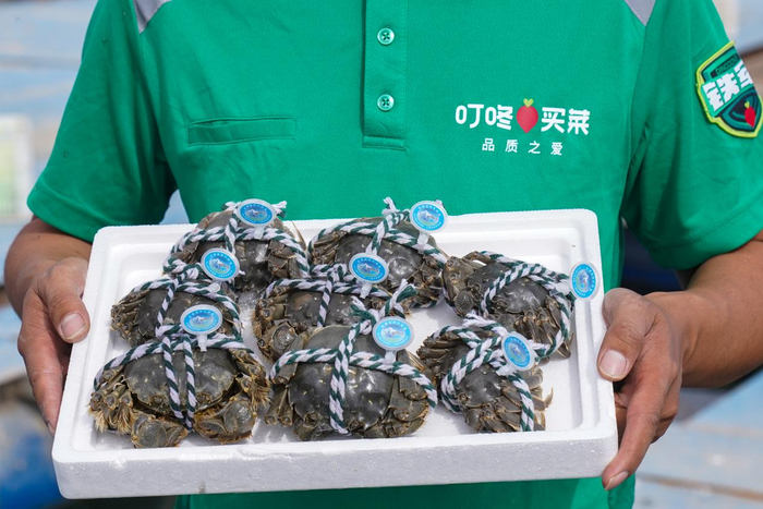 在叮咚买菜，黄河口大闸蟹节前销量同比已增2倍。受访者供图