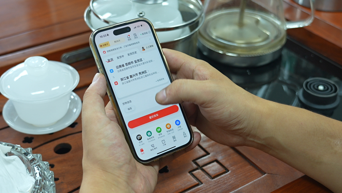 周存德展示使用运满满APP发货