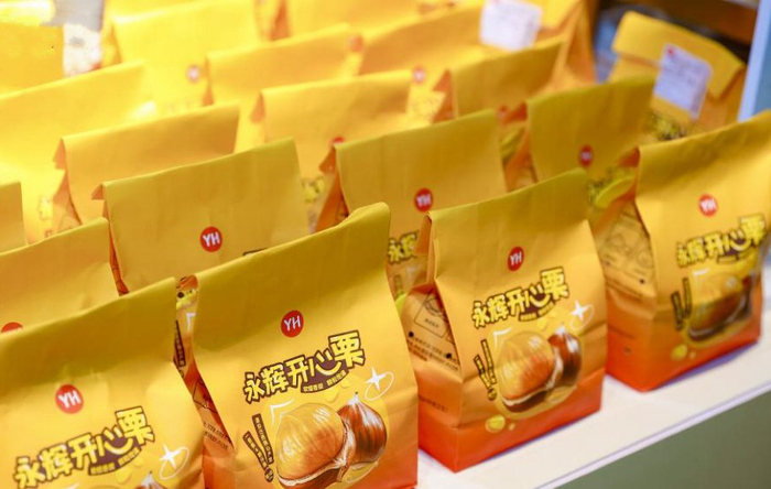 板栗等“秋日风物”受到消费者欢迎。受访者供图