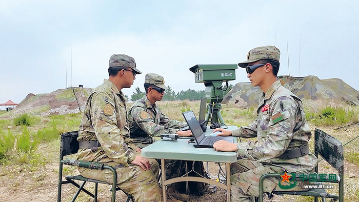 　　该院学员在训练中。张  景摄