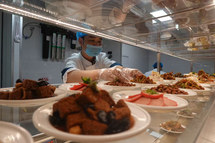 烤麸等本帮特色的冷菜。劳动报记者贡俊祺 摄影