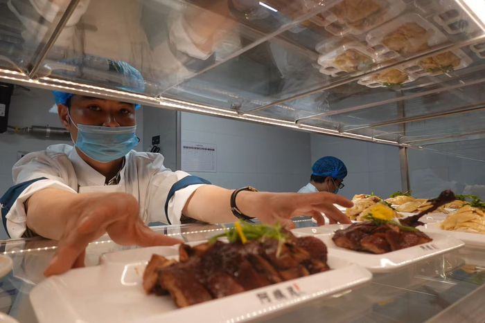 酱鸭受食客欢迎。劳动报记者贡俊祺 摄影