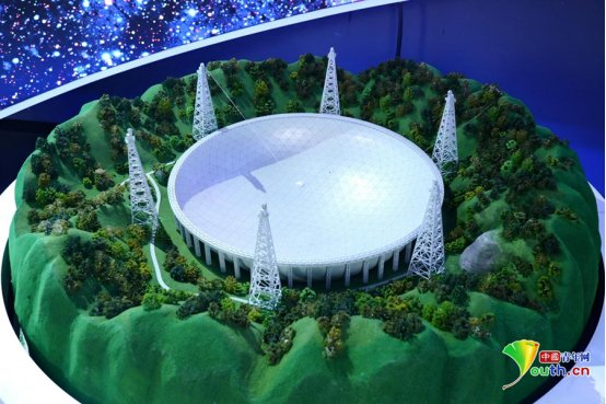 西安電子科技大學(xué)博物館中的FAST微縮沙盤。西安電子科技大學(xué)供圖