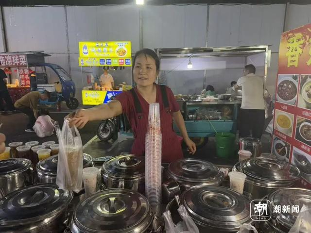 正在忙碌的陈香。戴佳轶/摄 