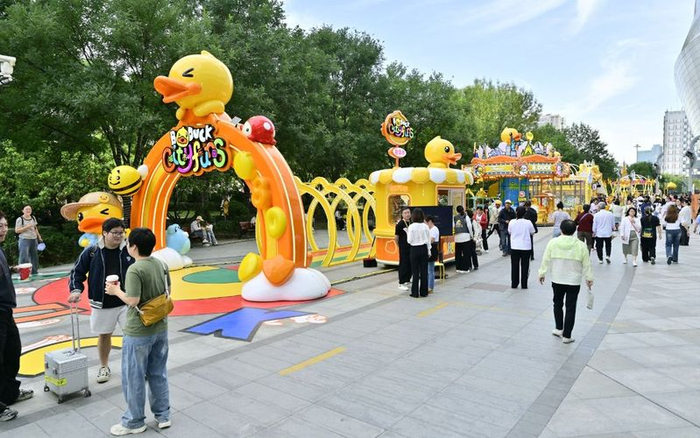小黄鸭城市乐园开街。通州区委宣传部供图