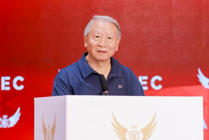 图：中共中央对外联络部原副部长马文普发表演讲