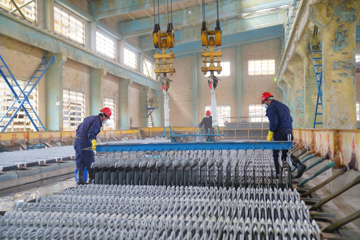 成州鋅冶煉生產(chǎn)車間（劉建軍 攝）