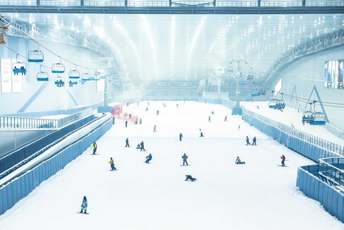 深圳·前海冰雪世界雪场中级道。