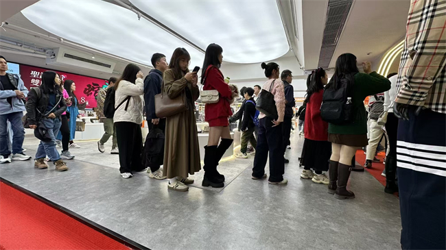 UNIBUY奢侈品奥莱 香港尖沙咀彩星中心店实景图
