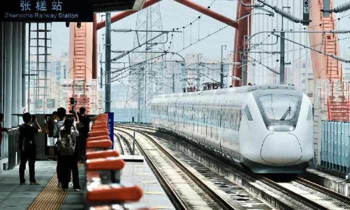 图为：广肇城际列车。