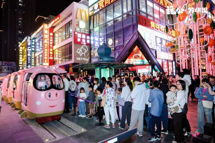 近期，北京多个新项目集中入市，并成为网红打卡点。