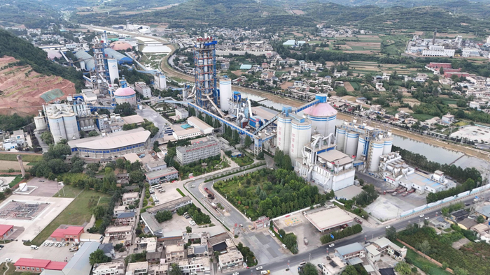 綠色工廠成縣祁連山水泥廠（陳爭強 攝）