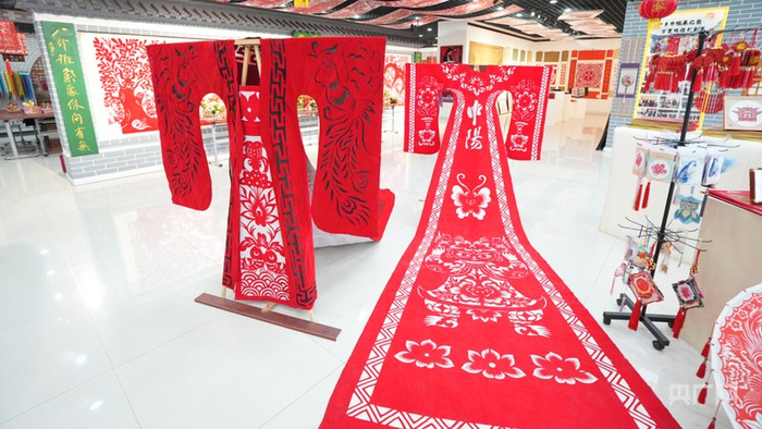 中阳剪纸在新时代焕发新彩（央广网记者  张洁  摄）