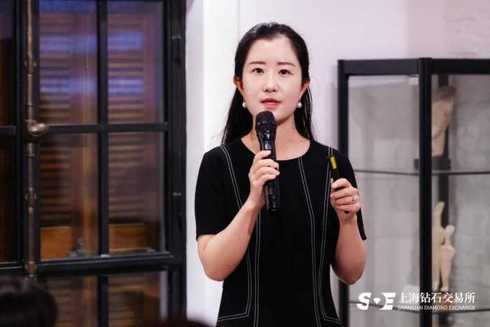图：上海钻石交易所市场拓展部经理徐熙女士