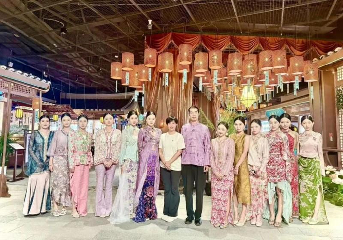 图为厦门南洋学院师生受邀参与中央广播电视总台大型文化节目《非遗里的中国》录制现场